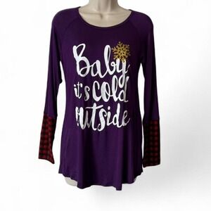 "Baby It's Cold Outside" Graphic Tee‎